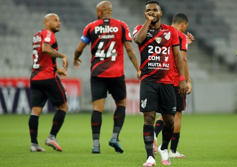 Vasco perde fora de casa para o Athletico-PR, que se distancia do Z4