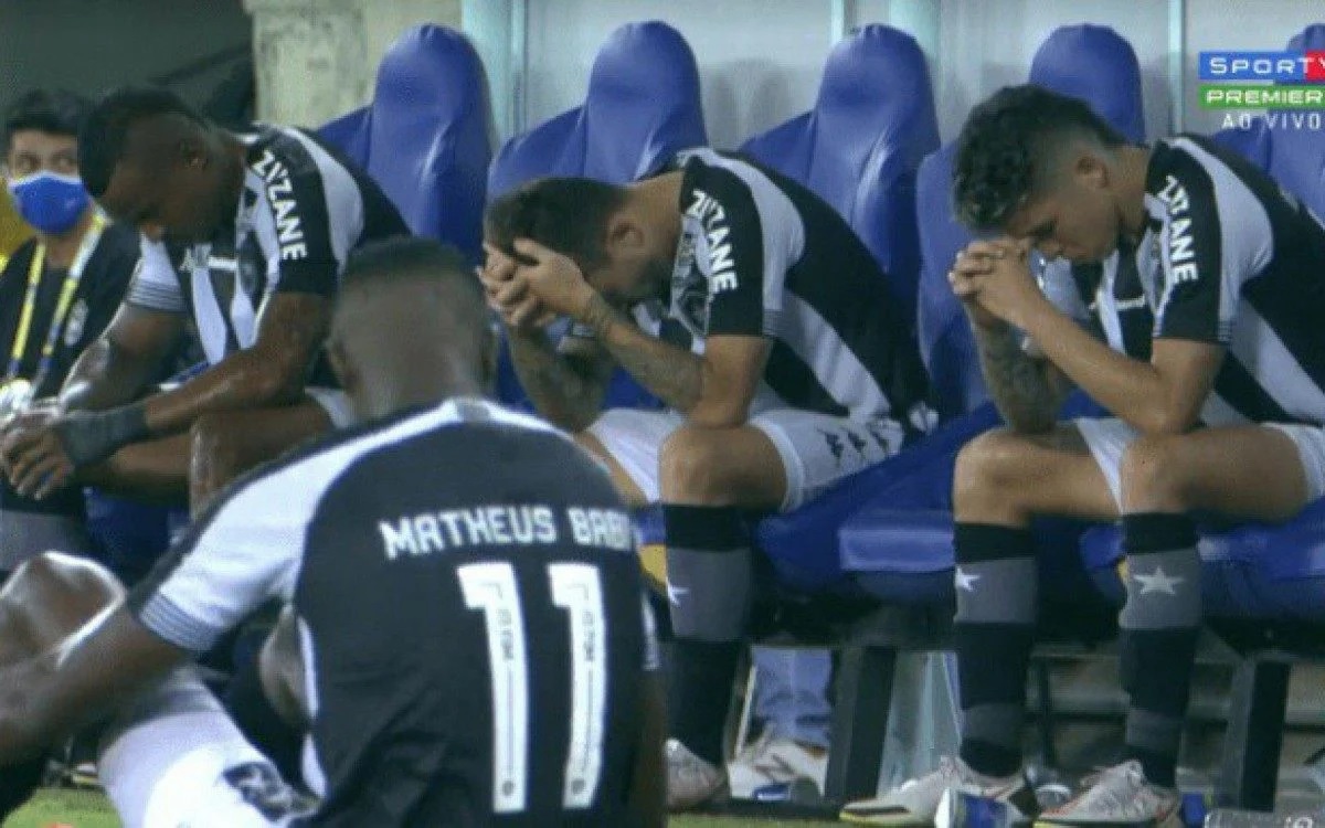 Botafogo é rebaixado pela 3ª vez em sua história após derrota para o Sport