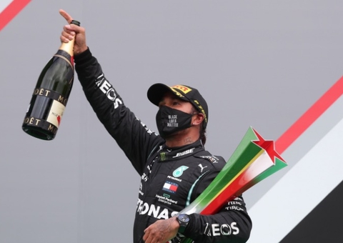 Hamilton bate recorde de Schumacher e vira o maior vencedor da Fórmula 1