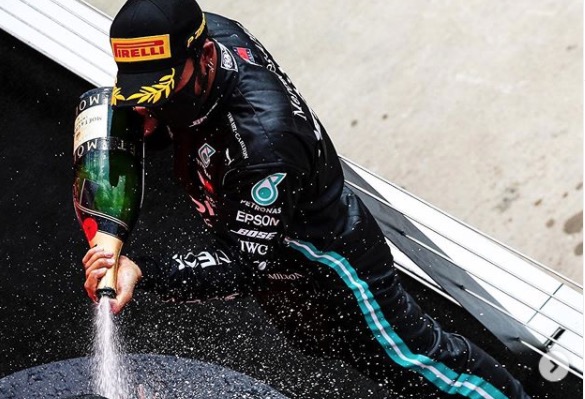 Hamilton bate recorde de Schumacher e vira o maior vencedor da Fórmula 1