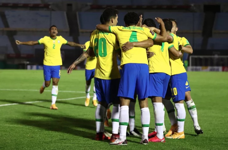 Brasil vence Uruguai e segue líder nas Eliminatórias Sul-Americanas