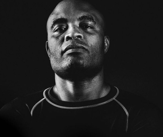 Anderson Silva desiste de aposentadoria e dispara: 'Tentaram forçar'