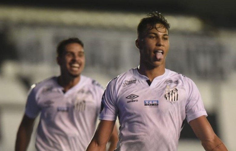 Santos vai à semi após goleada no Grêmio pela Libertadores