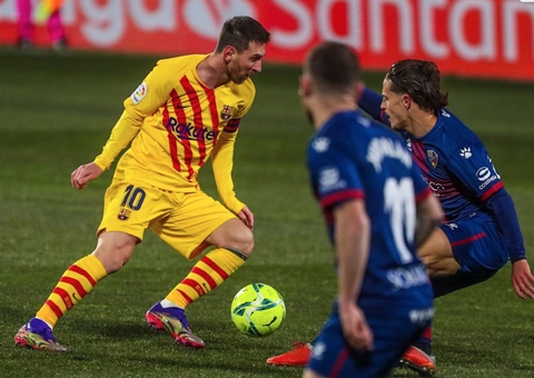 Com Messi em campo, Barcelona vence Huesca por 1 a 0   