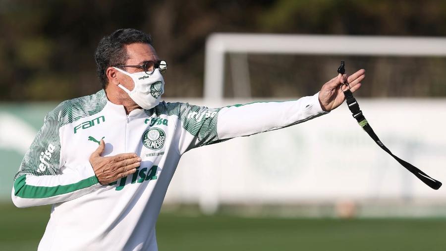 Luxemburgo não tem previsão de alta; técnico está com covid-19 pela 2ª vez