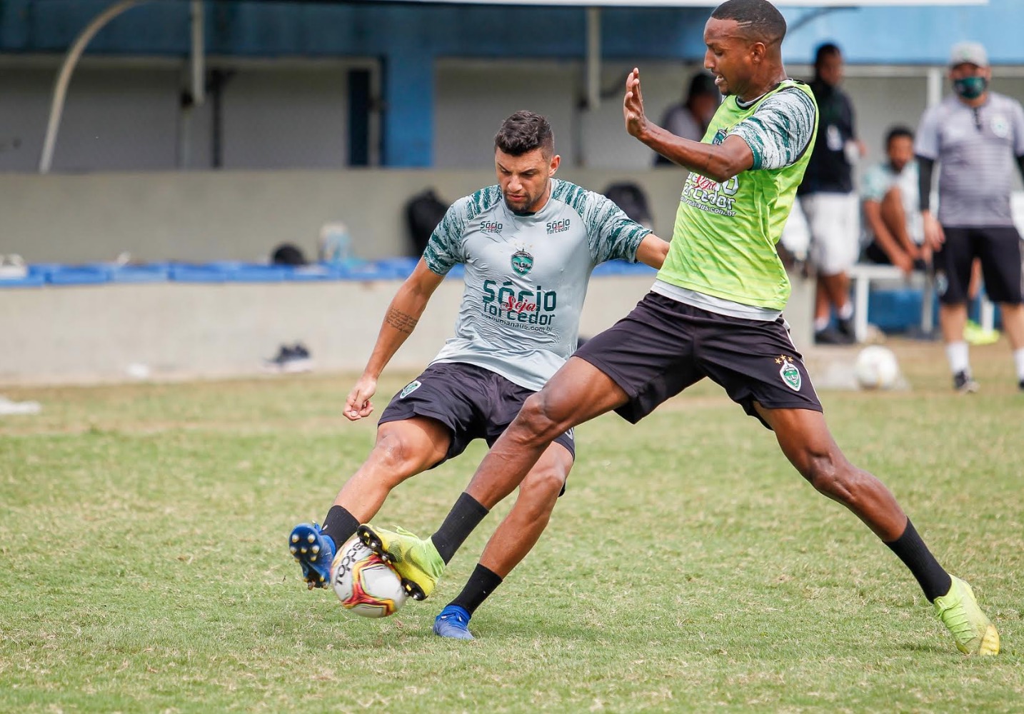 ManausFC enfrenta Santa Cruz pela série C, em Pernambuco 
