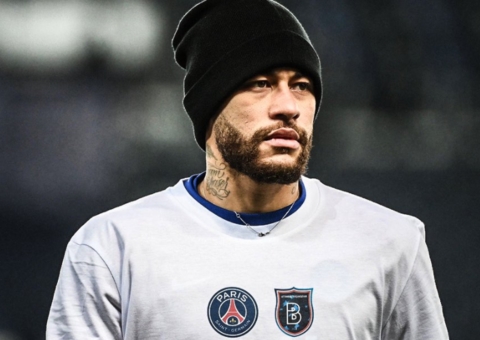 Neymar e mais jogadores usam camisa com mensagem contra racismo