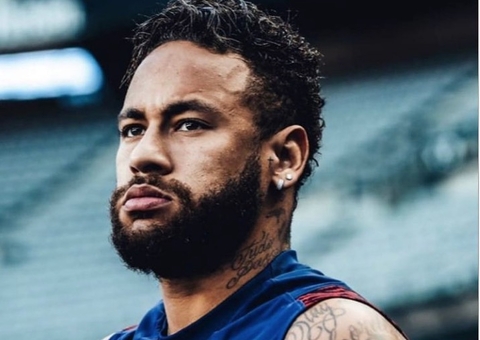 Neymar impõe contratação de Messi para renovar com PSG
