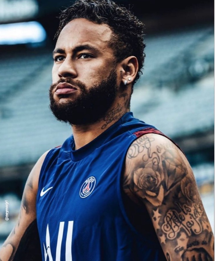 Neymar impõe contratação de Messi para renovar com PSG