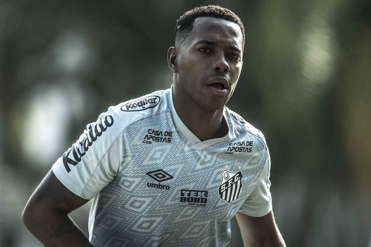 Defesa de Robinho apresenta dossiê contra vítima durante novo julgamento