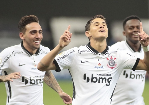 Corinthians vence Sport e sobe para oitava posição