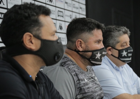 Técnico Eduardo Barroca do Botafogo é demitido após rebaixamento