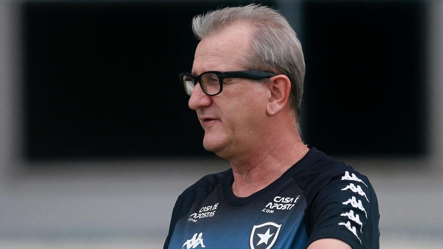 Morre Renê Weber, ex-jogador e auxiliar técnico, vítima da Covid-19