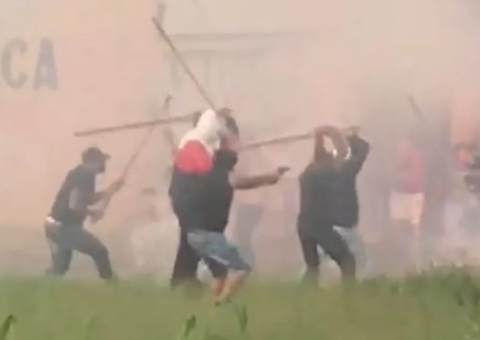 Com pedaços de paus, torcedores de São Paulo e Santos entram em confronto 