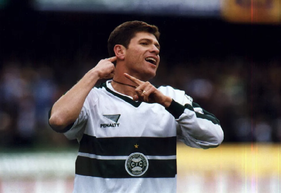 Ex-jogador do Coritiba Cleber Arado morre vítima de covid-19 aos 47 anos