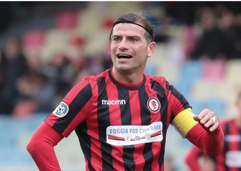 Torcedores do Foggia ateiam fogo na casa de jogador com toda família dentro