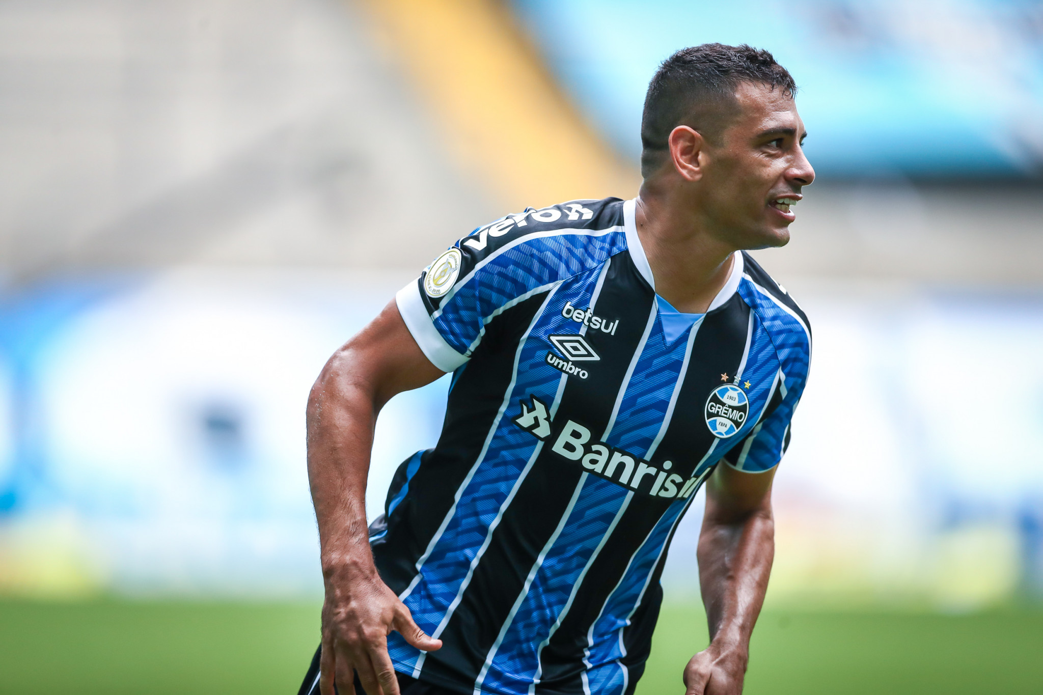 Grêmio goleia o Vasco e entra para o G-4