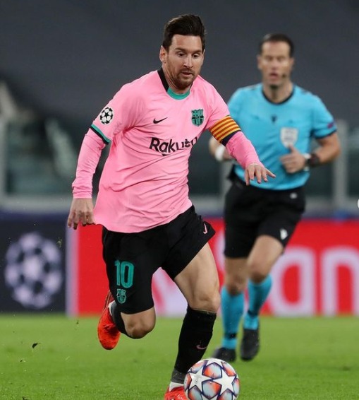 Messi supera marca de gols de Pelé e comemora: 'só posso agradecer'