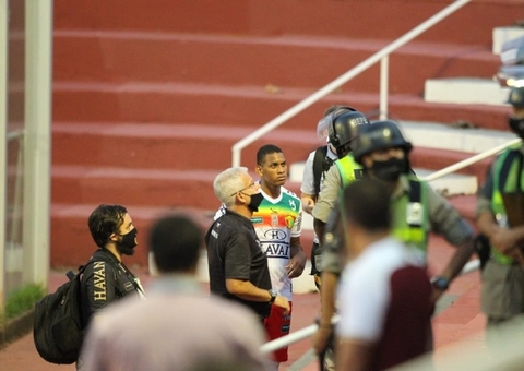 Brusque acusa dirigente do Vila Nova de chamar Jefferson de 'macaco'