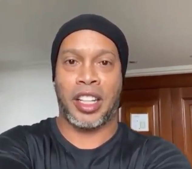 Ronaldinho Gaúcho testa positivo para Covid-19 