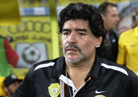 Aos 59 anos, Maradona está isolado por suspeita de Covid-19