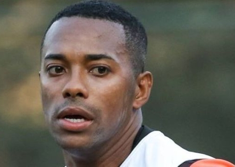 Torcedores do Fluminense se manifestam contra Santos e Robinho