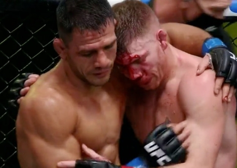 Em retorno aos pesos-leves, Dos Anjos vence o americano Felder