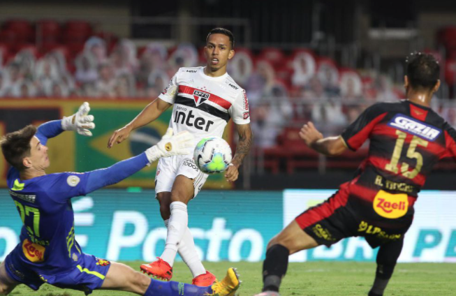 São Paulo vence o Sport e se mantém na liderança isolada da Série A
