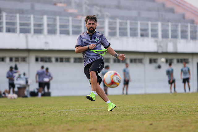 Manaus FC confirma saída do técnico Luizinho Lopes