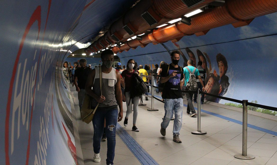 14.661 novos casos de covid foram registrados no Brasil em apenas um dia