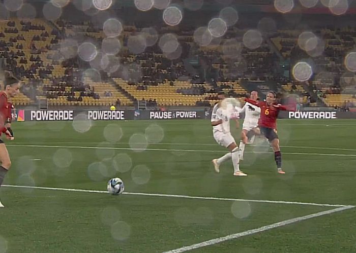 Sem anfitriãs, público cai e arquibancadas da Copa têm espaços vazios