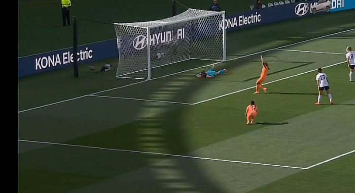 Holanda segura pressão, empata com os EUA e decisão fica para última rodada