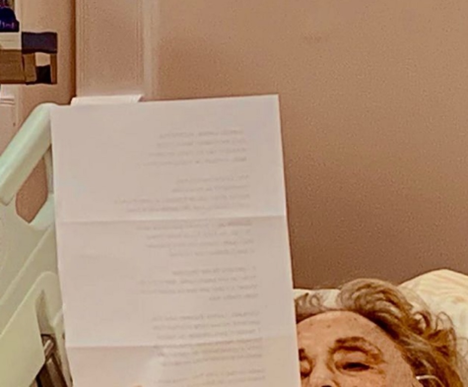 Dentro da UTI, Eva Wilma impressiona ao estudar para novo filme