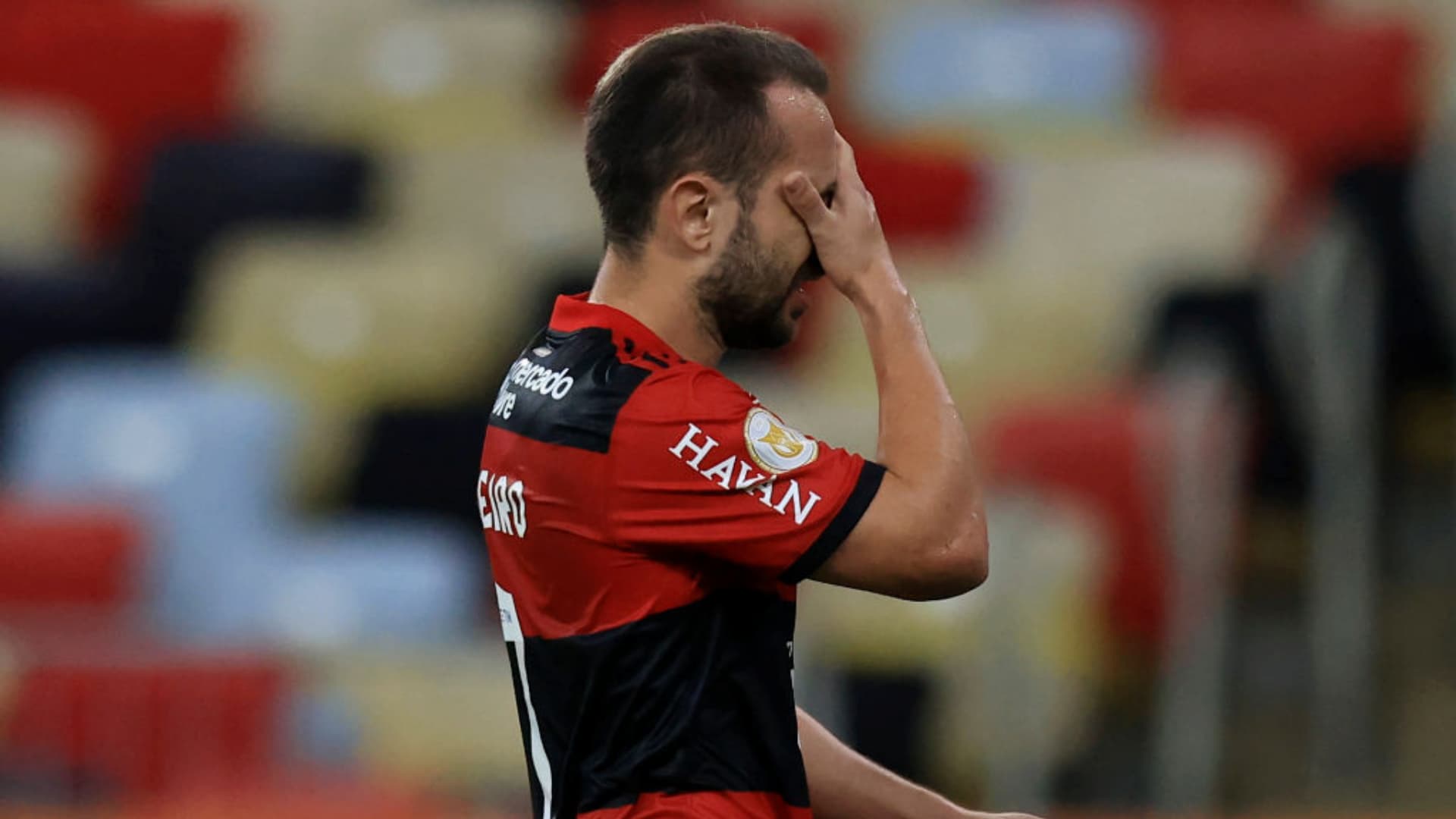 Fla vê papo com Everton Ribeiro travar, e tempo vira inimigo por acordo