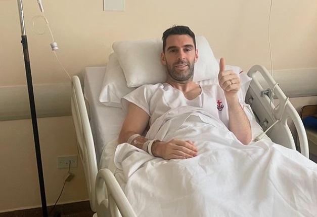 Ex-Corinthians é internado dias antes de jogo de despedida no futebol