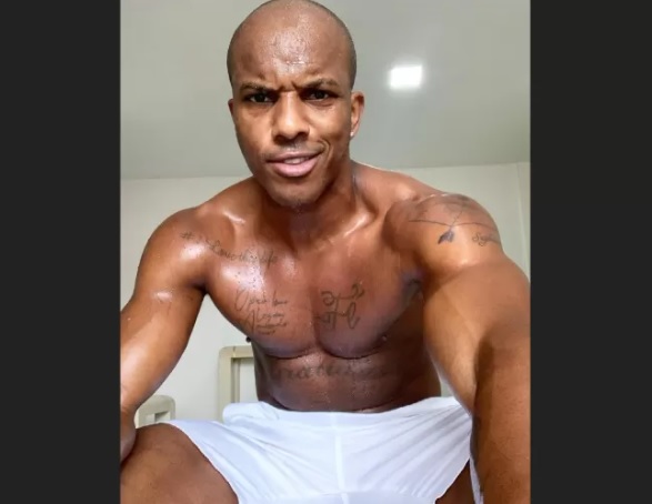 Ex-jogador do Vasco vende fotos e vídeos íntimos em rede social   