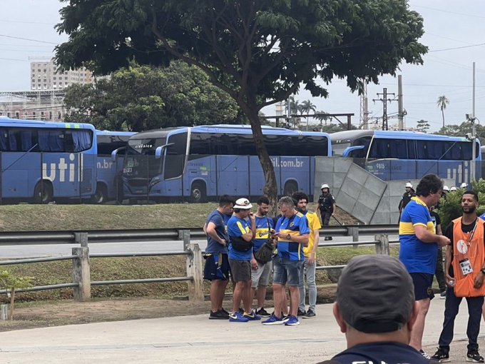Torcedores do Boca Juniors são barrados com ingressos falsos no Maracanã