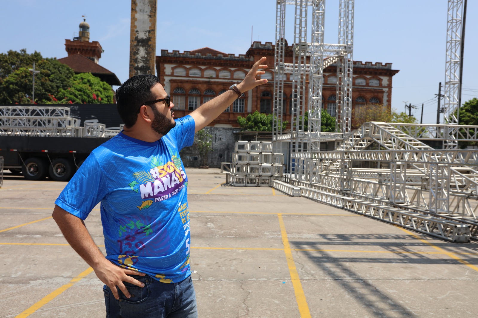 Prefeitura inicia montagem de palco para receber 'Sou Manaus Passo a Paço'