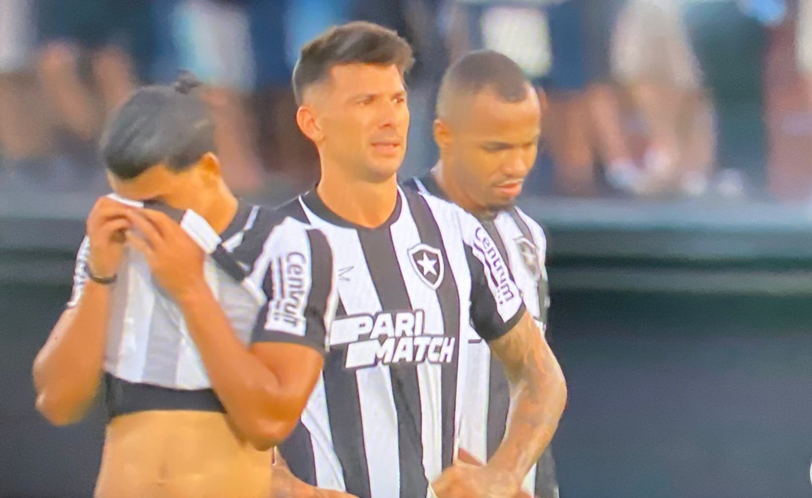 Botafogo perde liderança do Brasileirão após empate com Bragantino