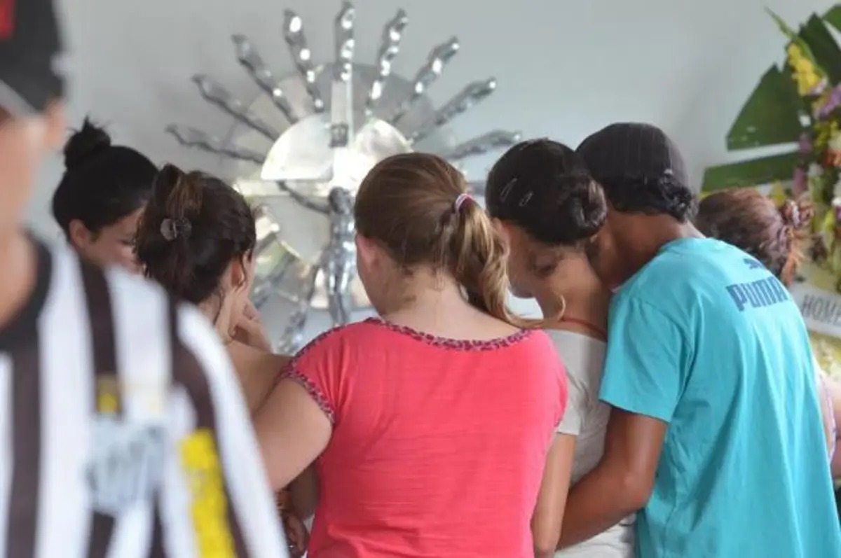 Adolescente assassinado em ação da PM é enterrado