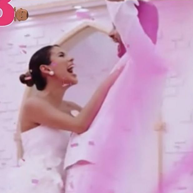 Munik Nunes descobre sexo de bebê em Chá Revelação luxuoso