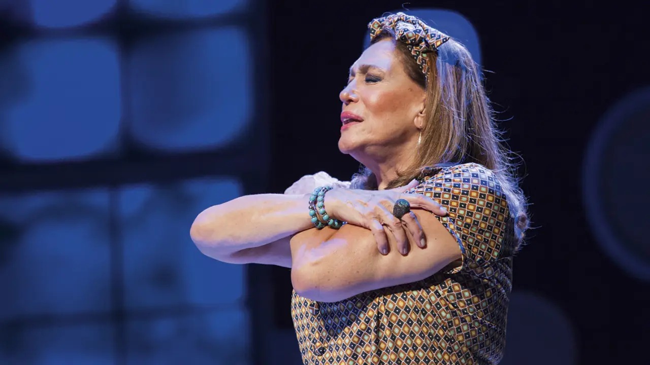 Susana Vieira rebate grito de fã em apoio à Lei Rouanet na estreia de peça