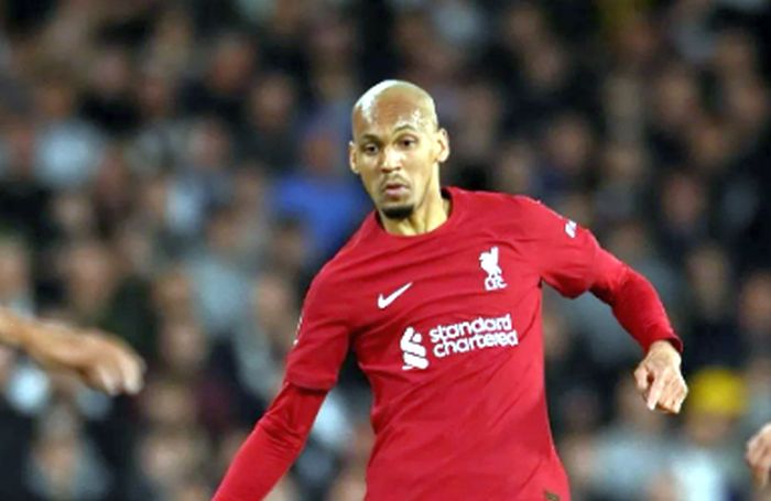 Fabinho passa por exames e fica perto de fechar transferência de R$ 230 milhões