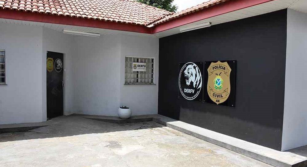 Disfarçado de casal, dupla é presa por roubos de veículos em Manaus 