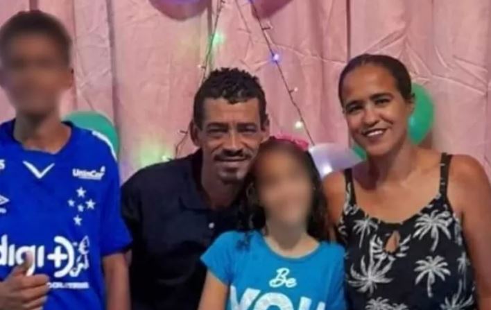 Corpos de pai e filha são encontrados abraçados após deslizamento de terra