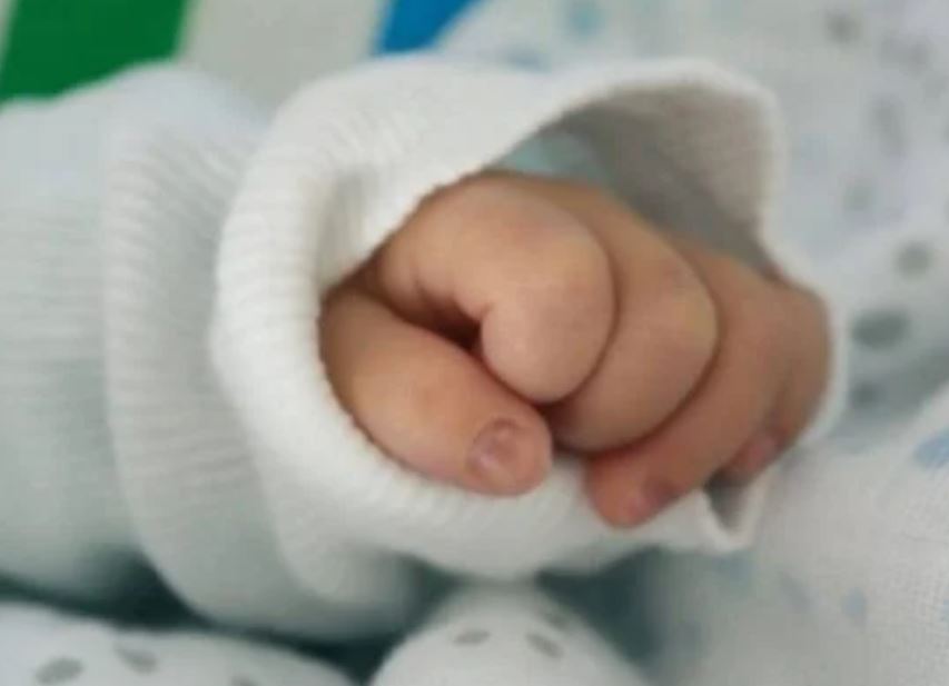 Disfarçada de enfermeira, mulher é presa ao tentar sequestrar recém-nascida