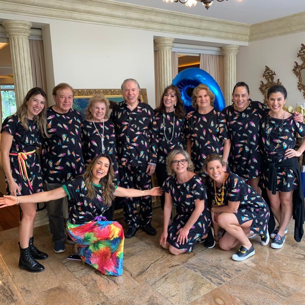 Após meses isolado, Silvio Santos comemora 90 anos em família; veja vídeo