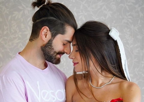 Alok e Romana Novais mostram rostinho da filha Raika pela 1ª vez