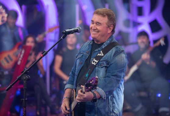 Amado Batista testa positivo para Covid-19 