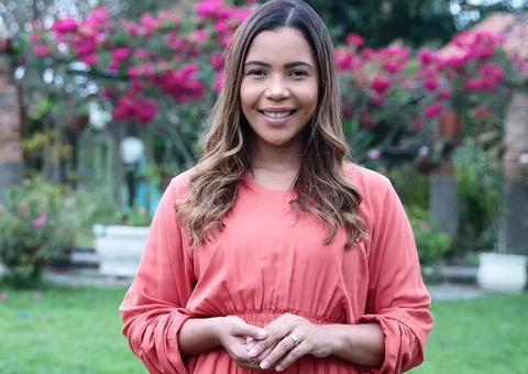 Cantora Amanda Wanessa abre os olhos após grave acidente de carro